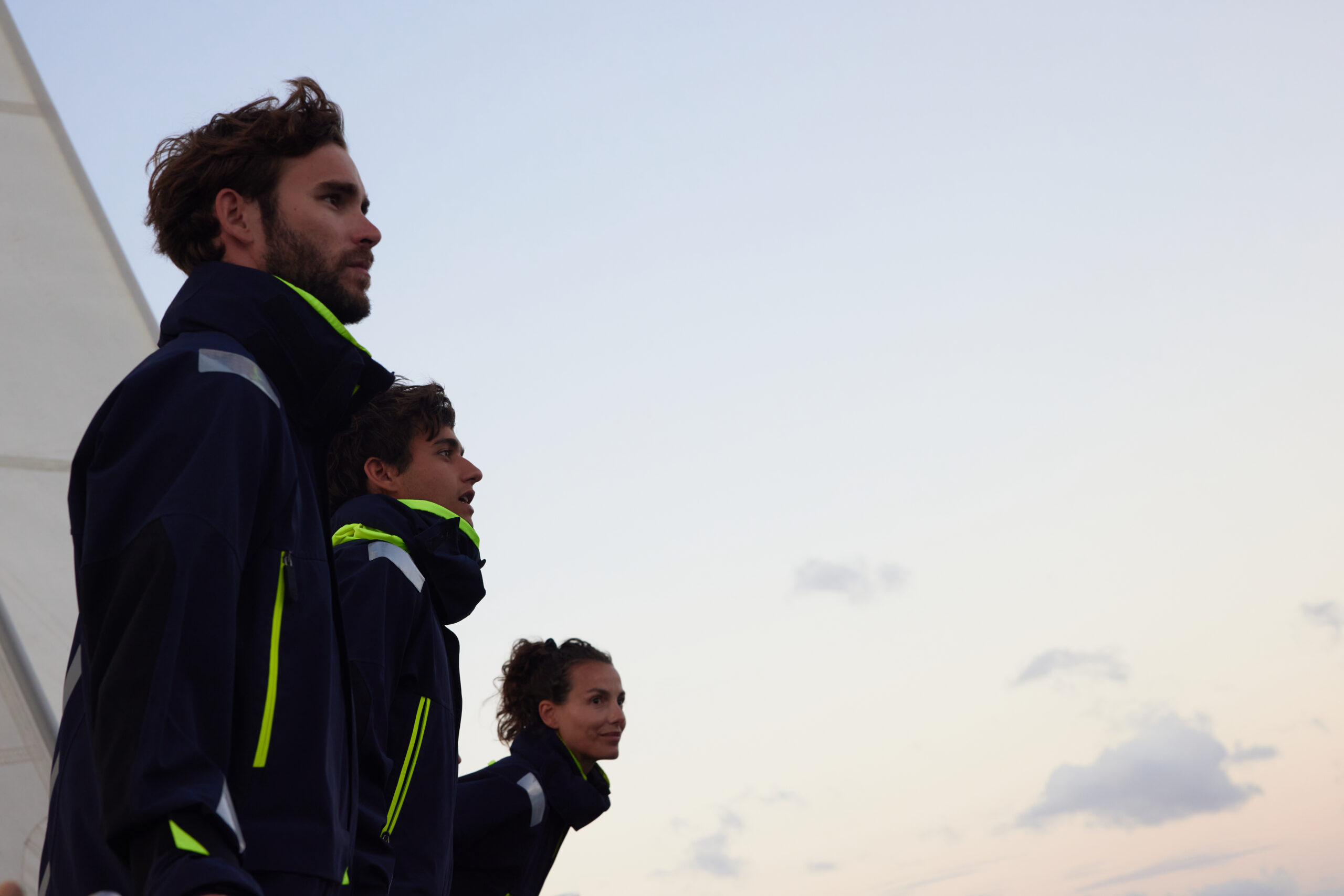 benjamin, Beltran et Elvira looking the horizon
