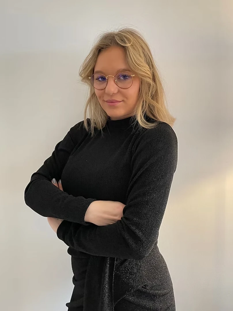 Julie
